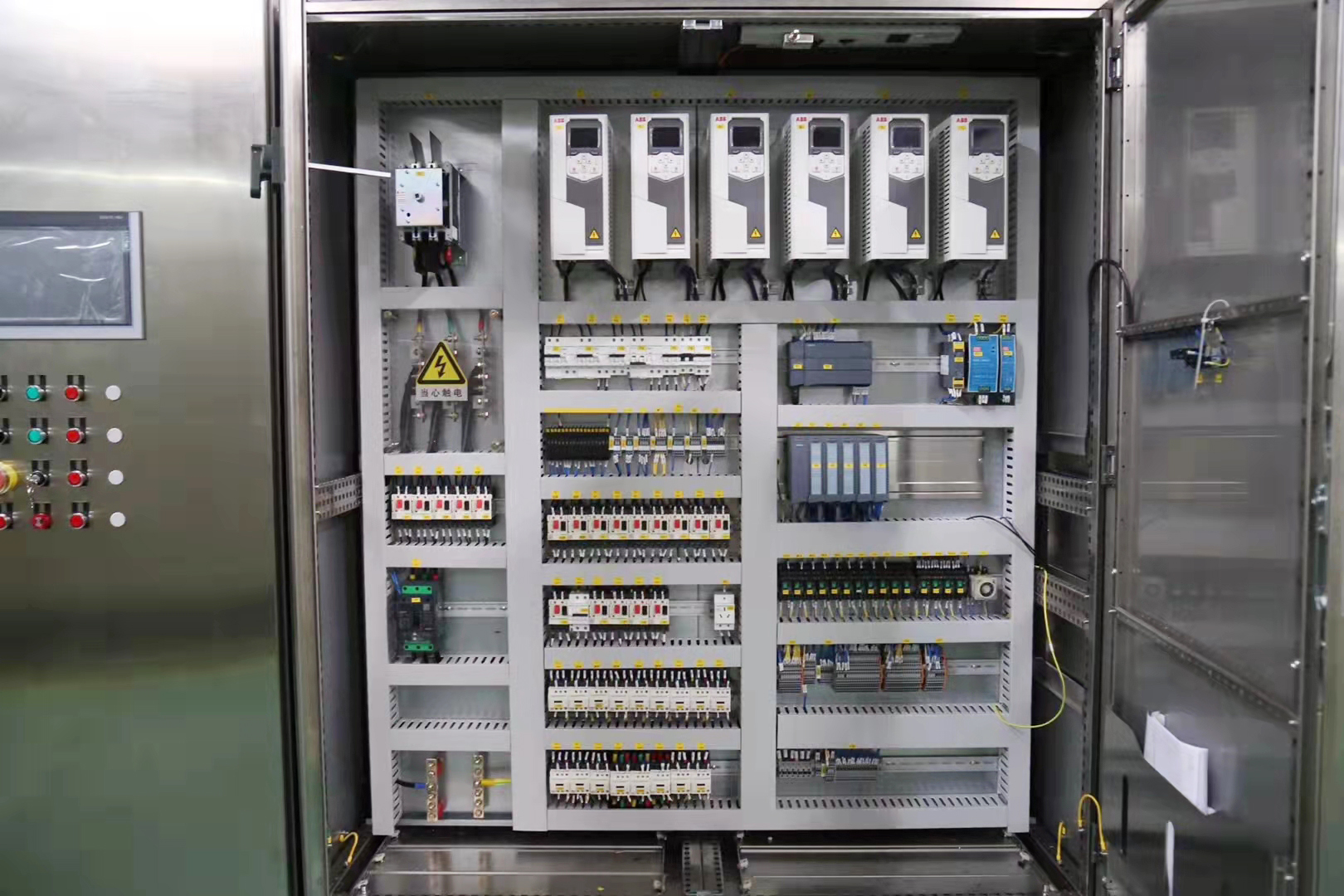 plc电控柜按结构特征和注意事项